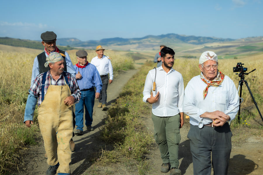 Farmers In Field Behind The Scenes | Etna Studios